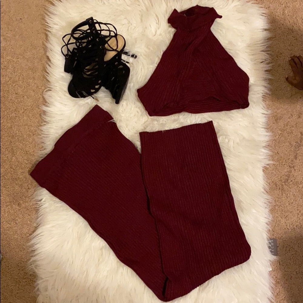 Burgundy ribbed two-piece.Halter top bodycon skirt